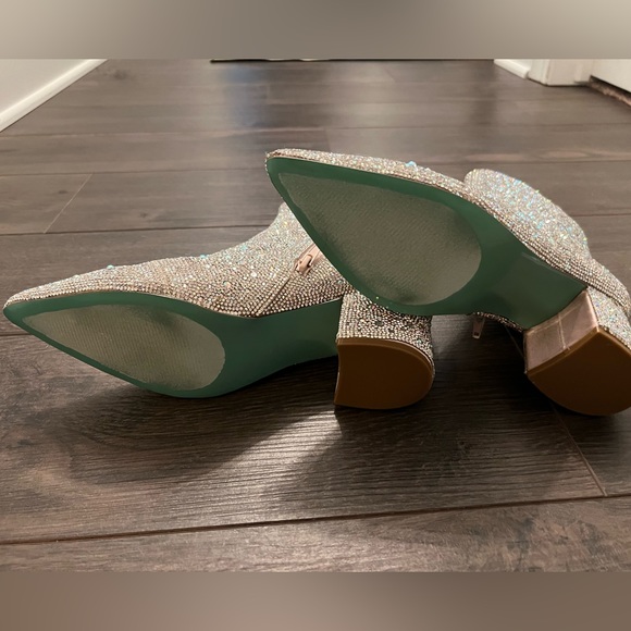 Betsey Johnson Kyla Bootie ✨ - Picture 7 of 8